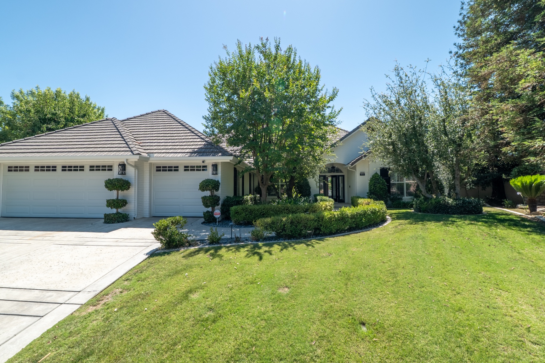 2911 Ragland Ct — 30-front-elevation-lawn.jpg