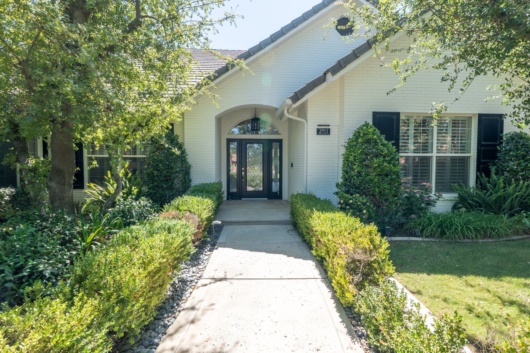 2911 Ragland Ct — 22-front-walkway.jpg