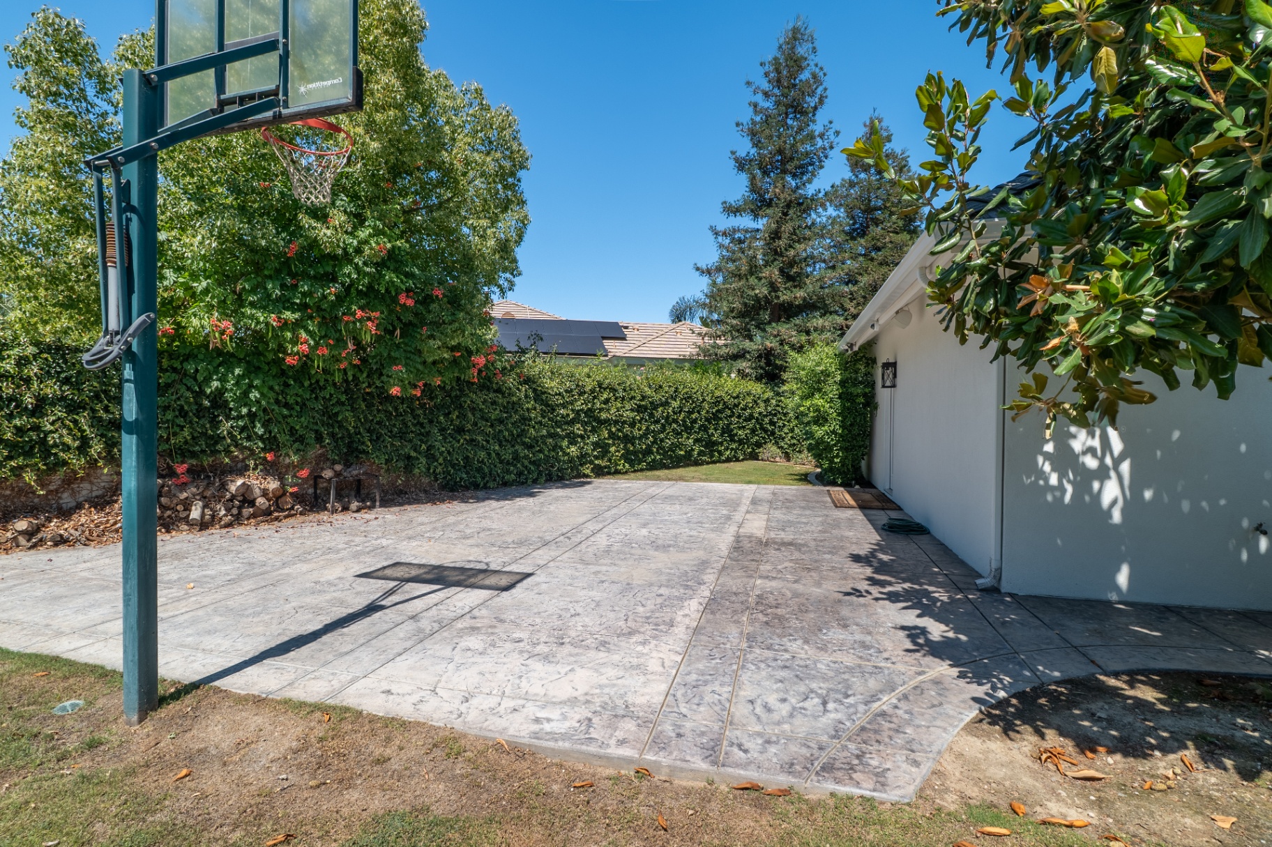 2911 Ragland Ct — 18-basketball-pad.jpg